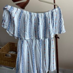 Size medium (runs small) short, off the shoulder patterned romper.